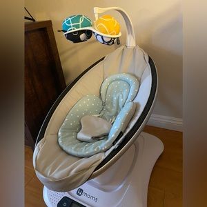 4moms mamaRoo Multi-Motion Baby Swing